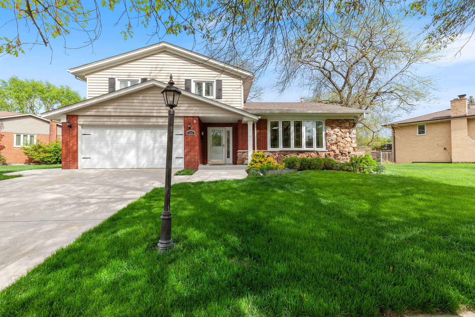 15325 Walnut Road Oak Forest, IL 60452 - Photo 1 of 27 Gallery Image 1