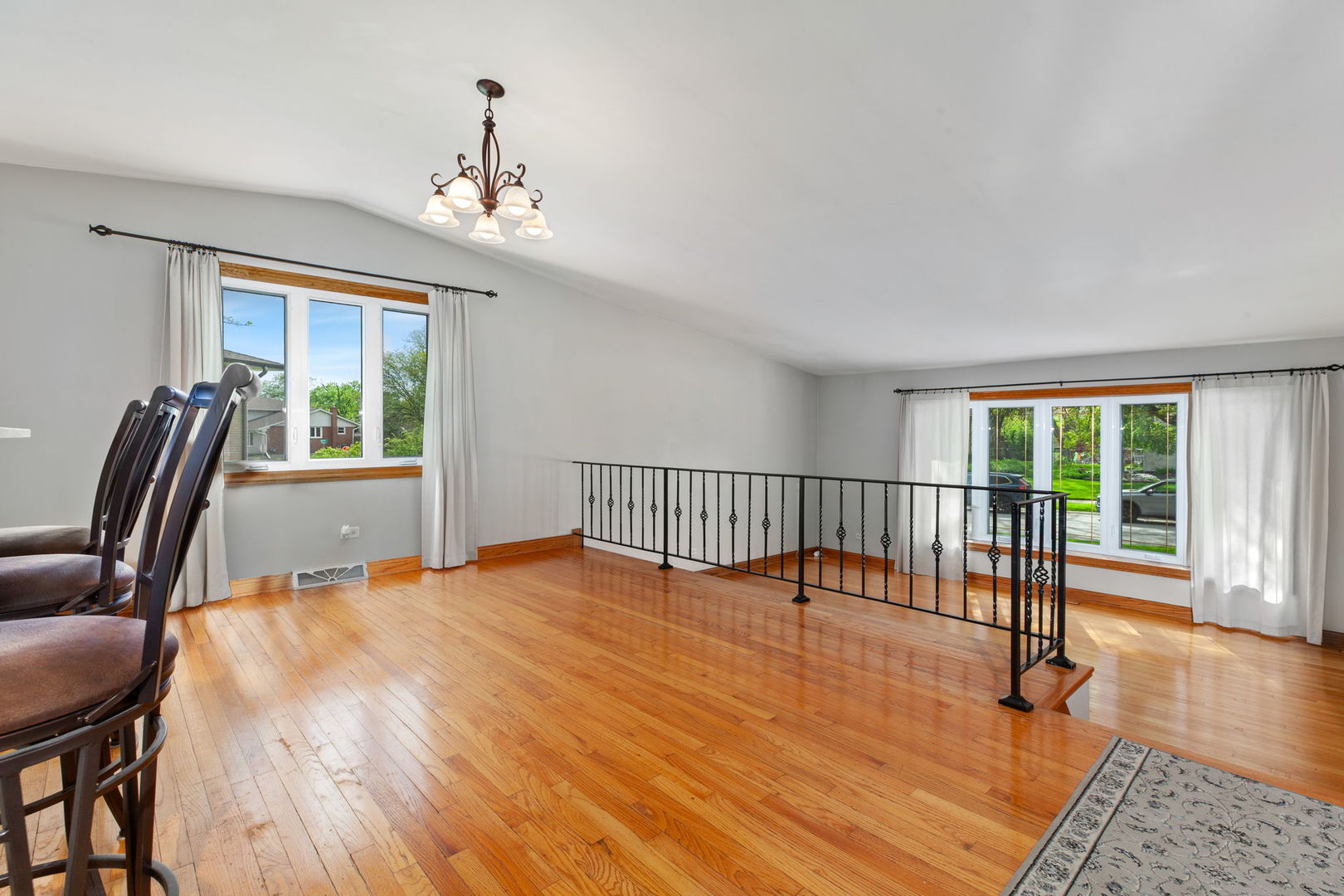15325 Walnut Road Oak Forest, IL 60452 - Photo 13 of 27 Gallery Image 13