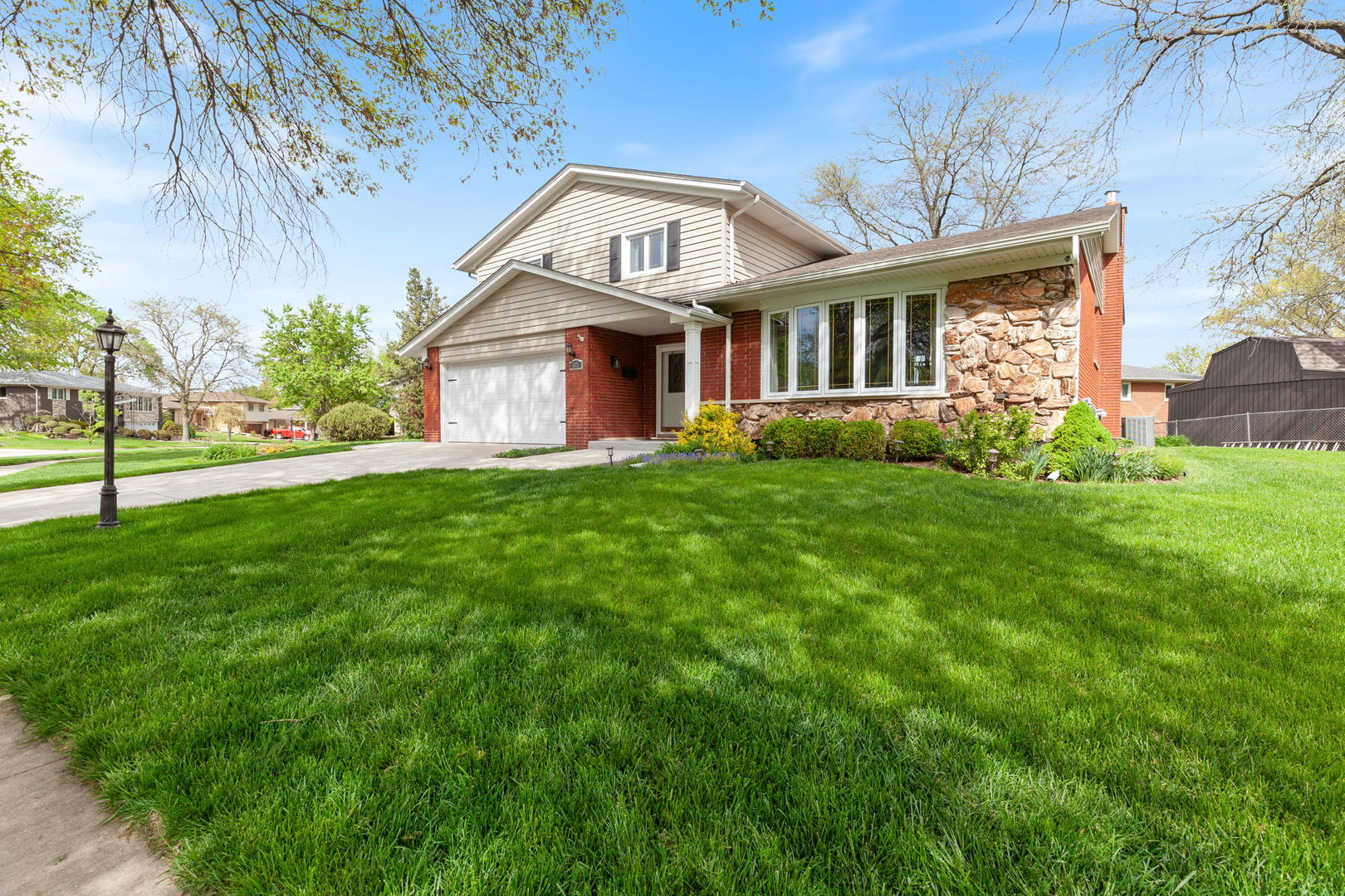 15325 Walnut Road Oak Forest, IL 60452 - Photo 2 of 27 Gallery Image 2
