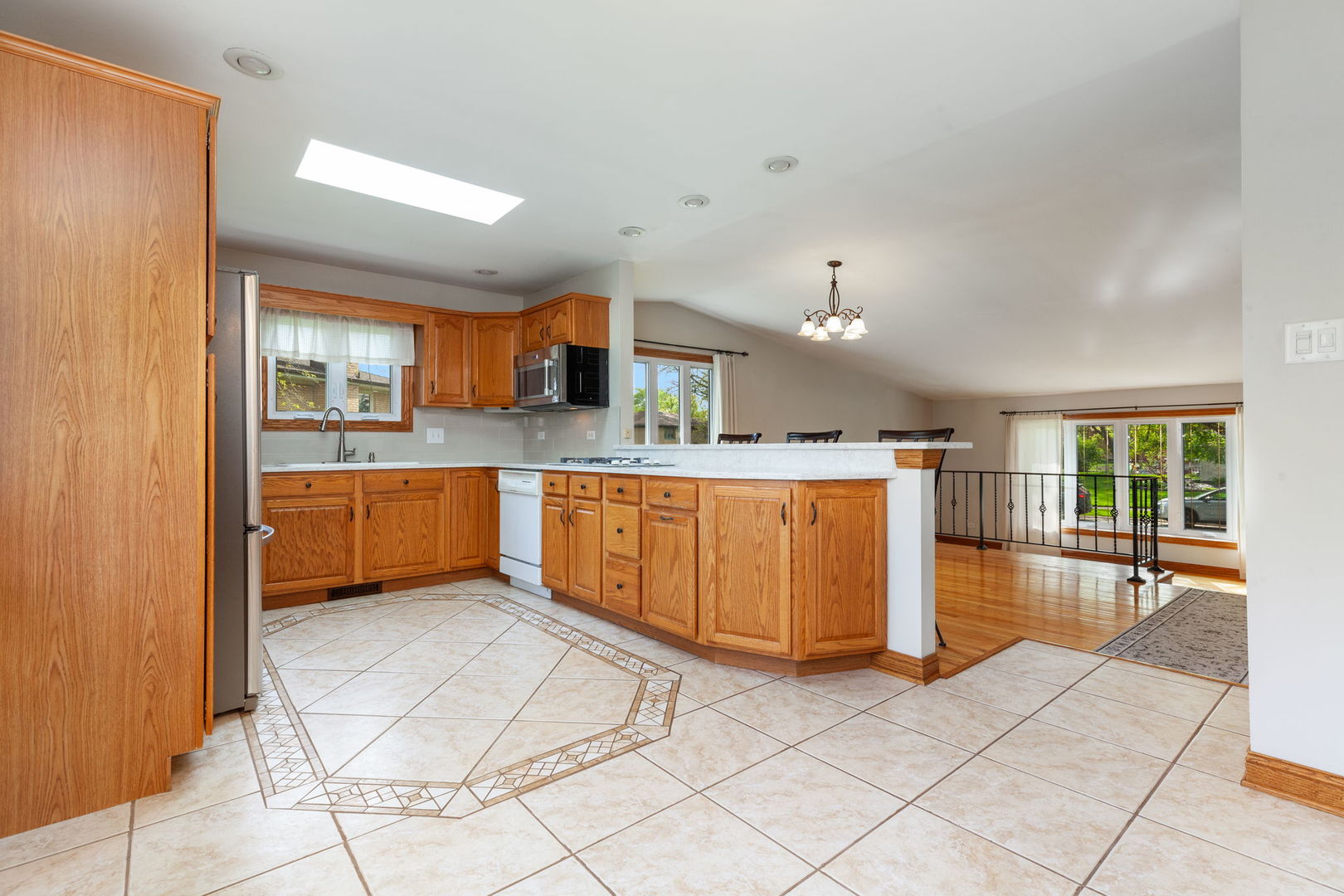 15325 Walnut Road Oak Forest, IL 60452 - Photo 6 of 27 Gallery Image 6