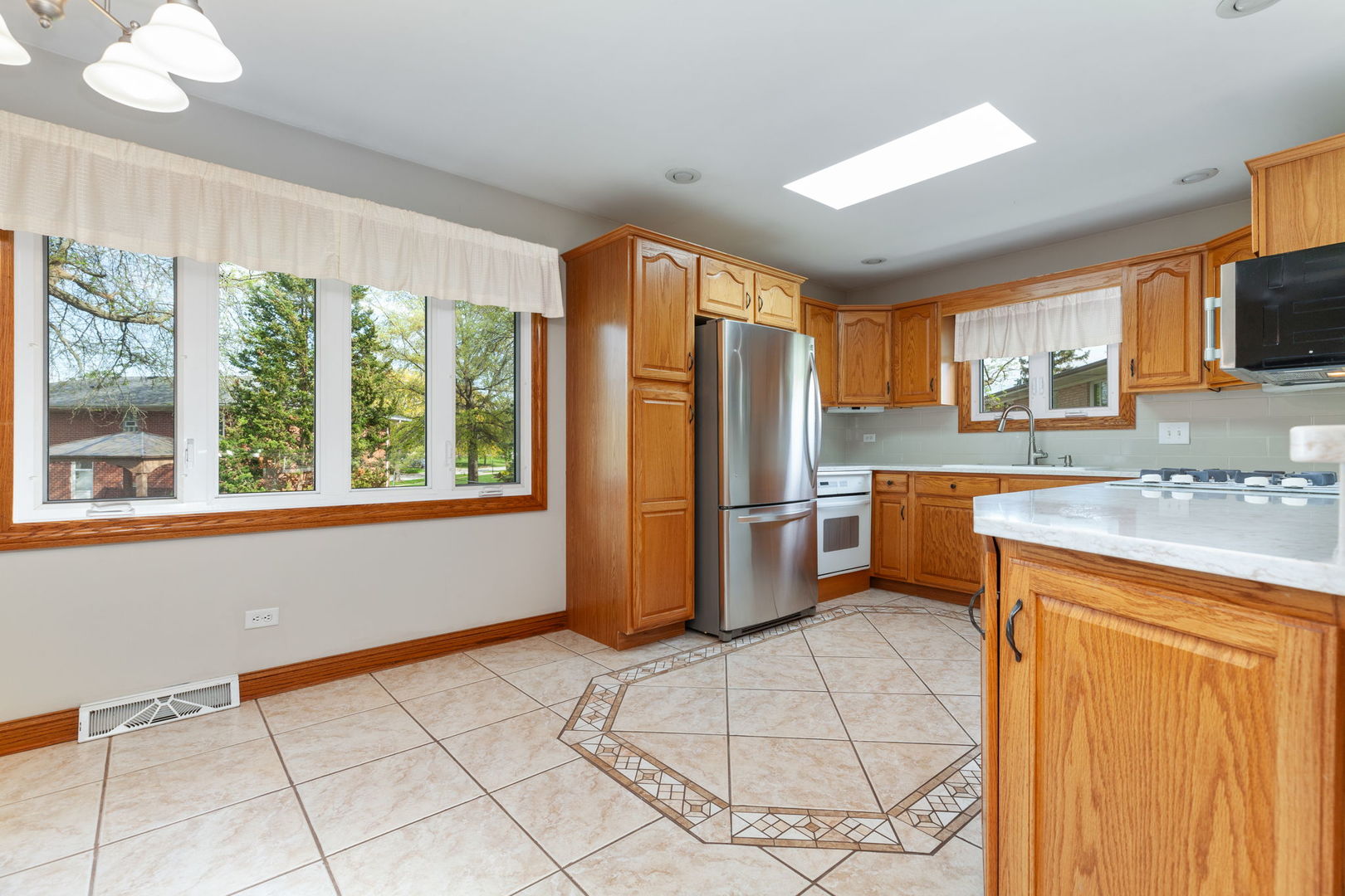 15325 Walnut Road Oak Forest, IL 60452 - Photo 7 of 27 Gallery Image 7