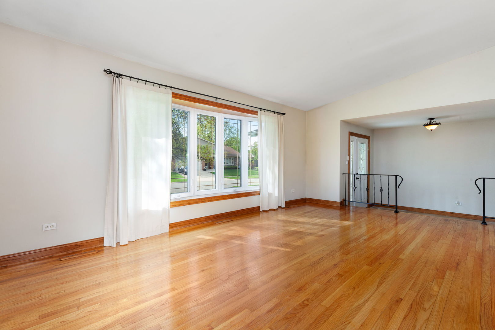 15325 Walnut Road Oak Forest, IL 60452 - Photo 9 of 27 Gallery Image 9