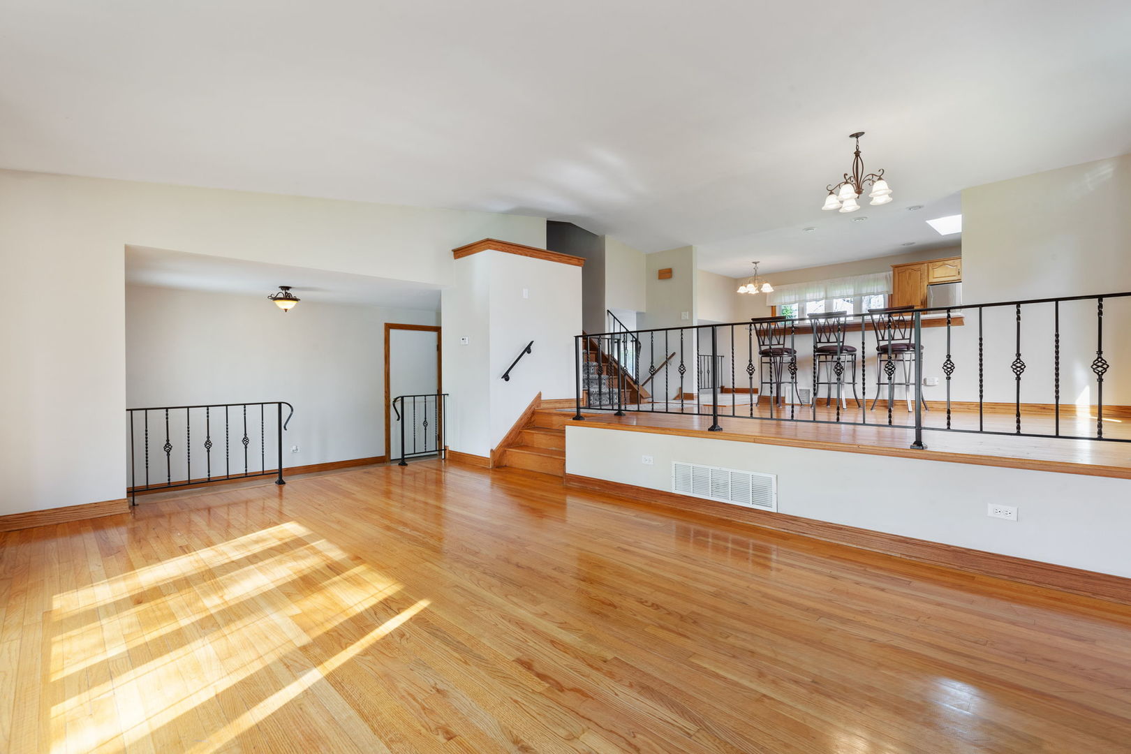 15325 Walnut Road Oak Forest, IL 60452 - Photo 10 of 27 Gallery Image 10