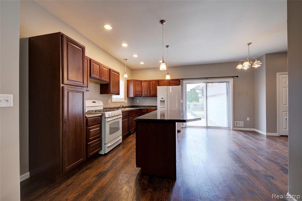 503 East Clinton Street Howell, MI 48843 - Photo 7 of 58