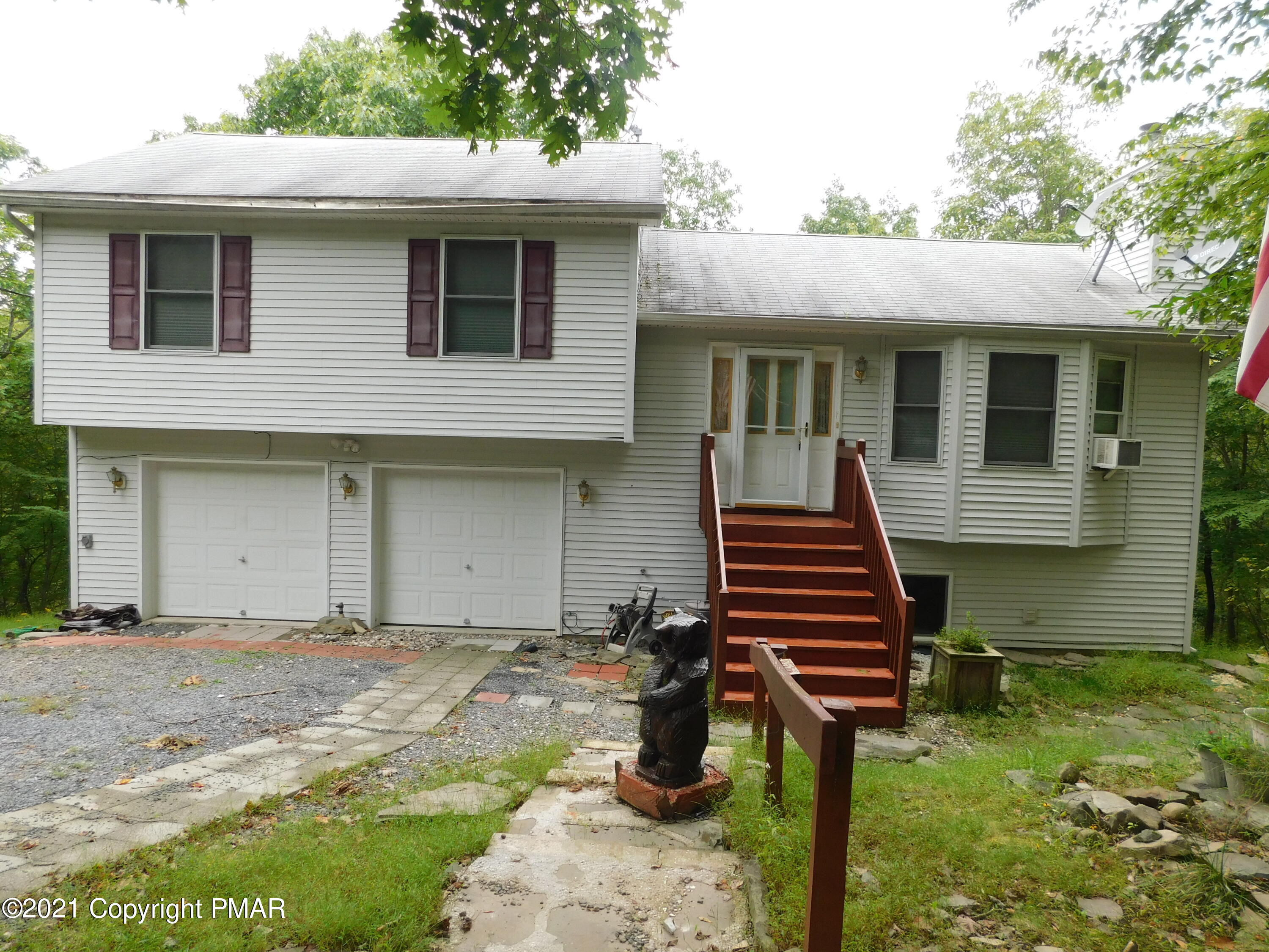 1051 Hampstead Road Bushkill, PA 18324 - Photo 38 of 40 a front view of a house with garden