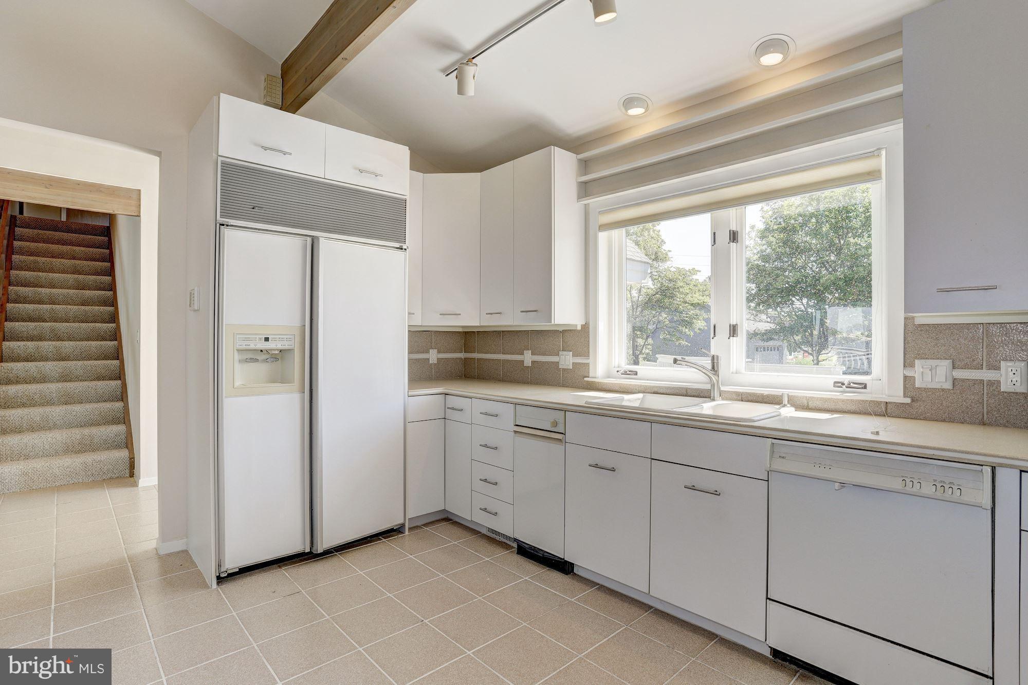 1610 Holly Tree Road Baltimore, MD 21220 - Photo 10 of 29 Kitchen W/CERAMIC TILE FLOOR