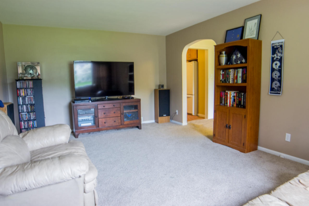 1447 Nelson Road St. Joseph, MI 49085 - Photo 6 of 19 Nelson_living2