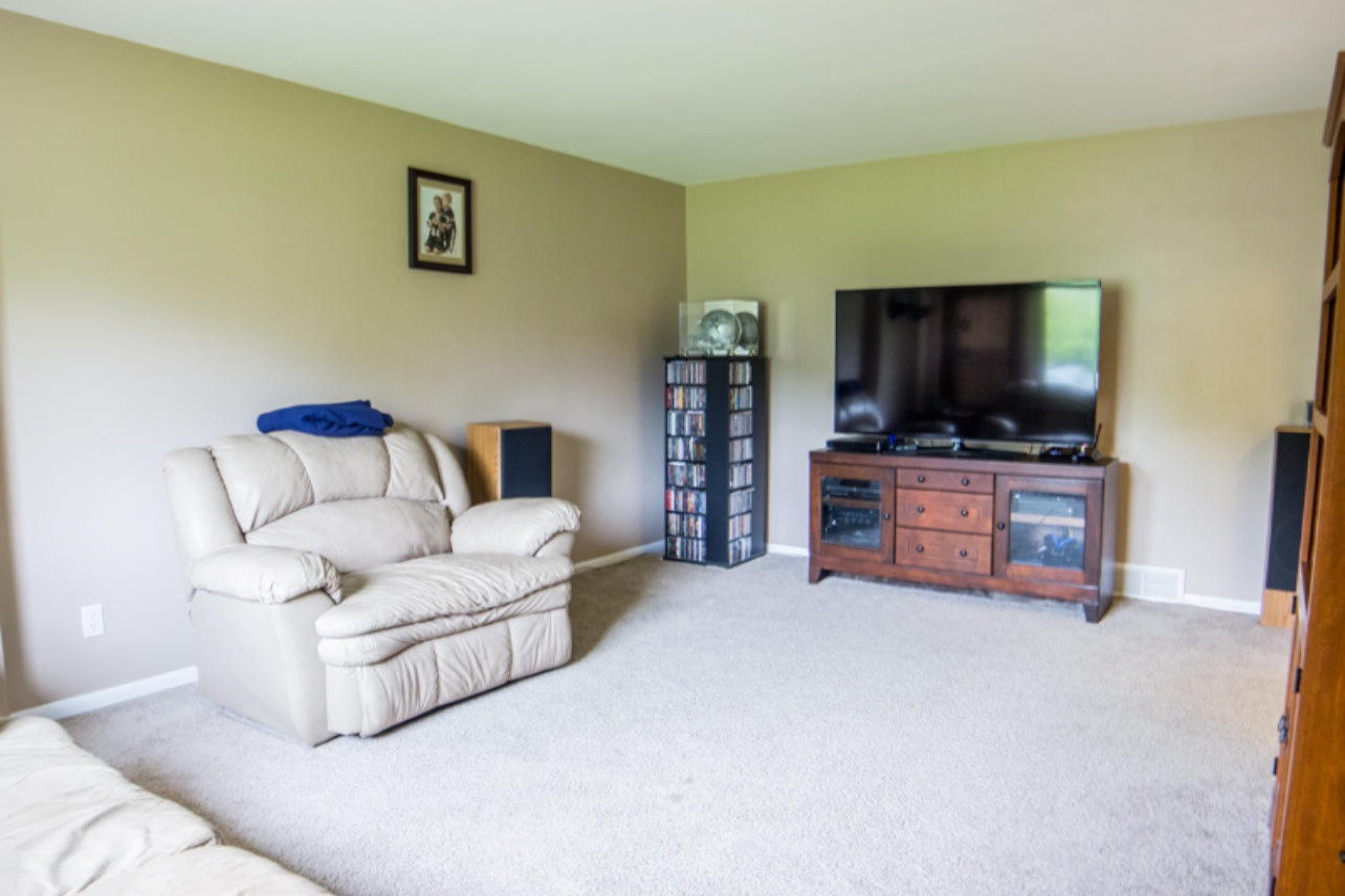 1447 Nelson Road St. Joseph, MI 49085 - Photo 8 of 19 Nelson_living3