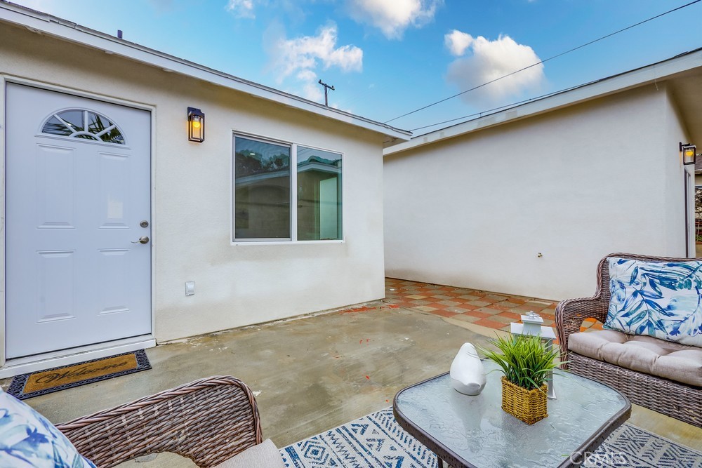 6441 A Mohawk Road Westminster, CA 92683 - Photo 7 of 15 a living room with furniture