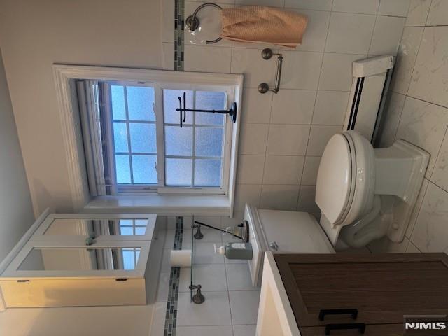 687 Probst Avenue Fairview, NJ 07022 - Photo 10 of 11 a bathroom with a toilet a sink and mirror