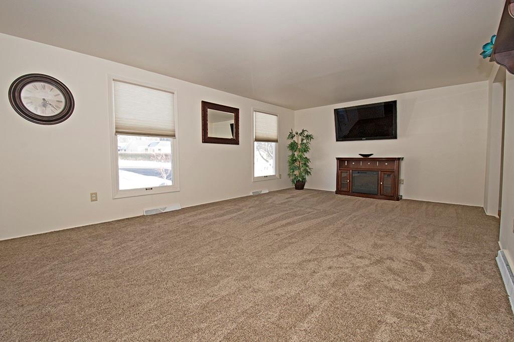 5155 Keiners Lane Pittsburgh, PA 15276 - Photo 3 of 25