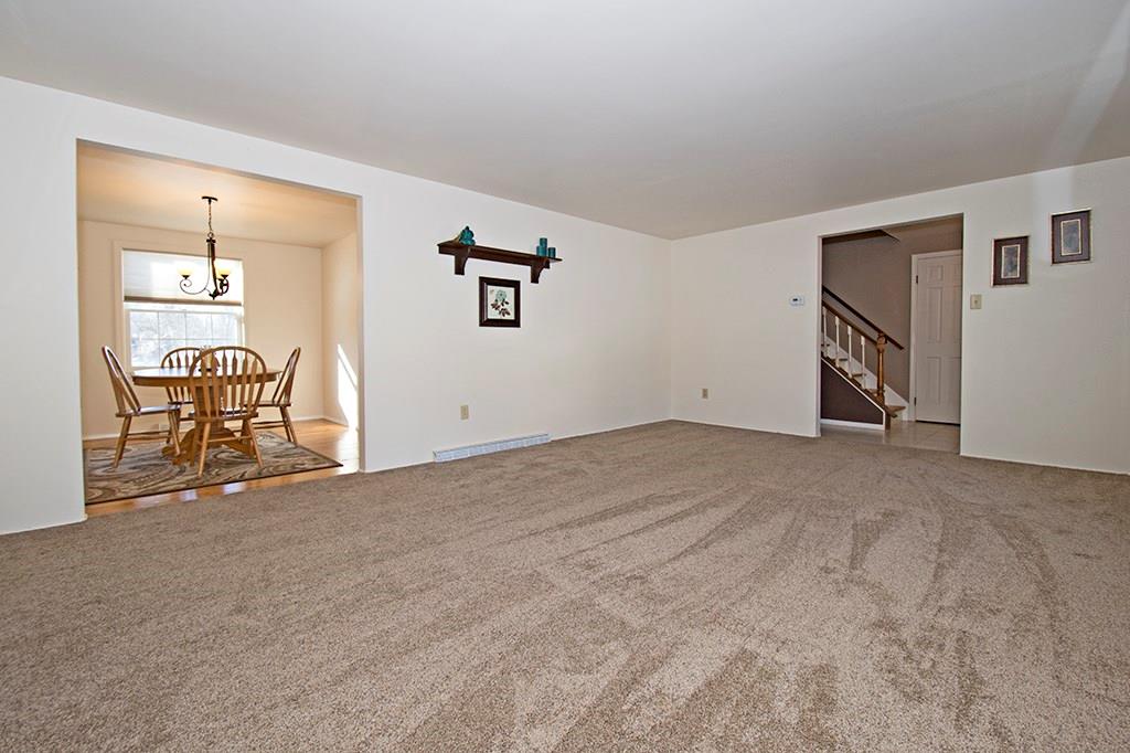 5155 Keiners Lane Pittsburgh, PA 15276 - Photo 4 of 25