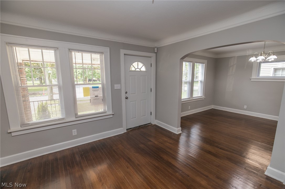 3857 Montevista Road Cleveland, OH 44121 - Photo 2 of 35