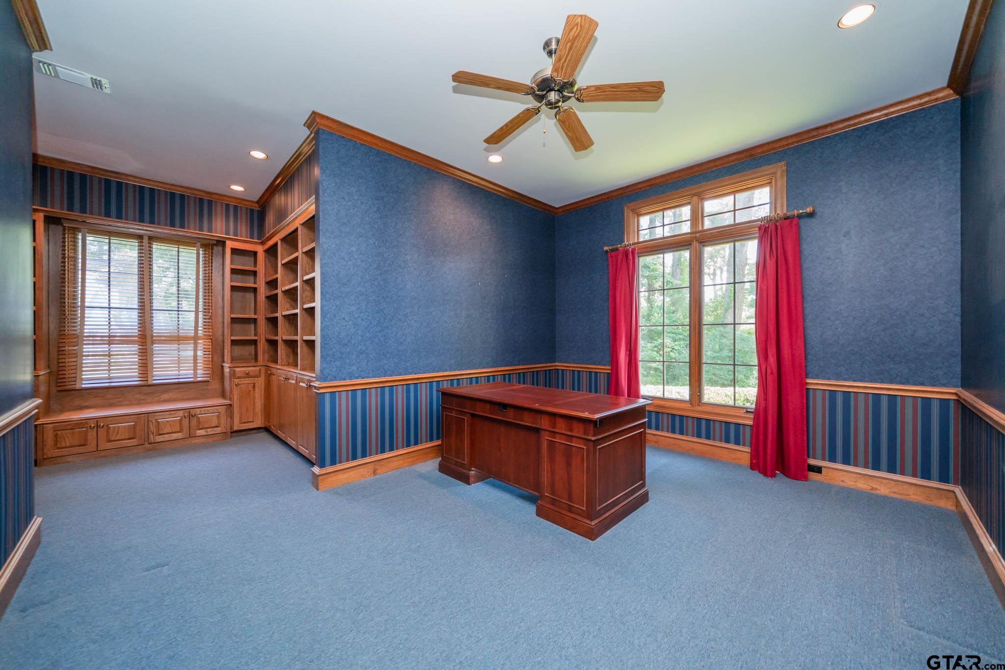 7 Summer Creek Way Longview, TX 75604 - Photo 17 of 48 a living room with furniture gym equipment and a window