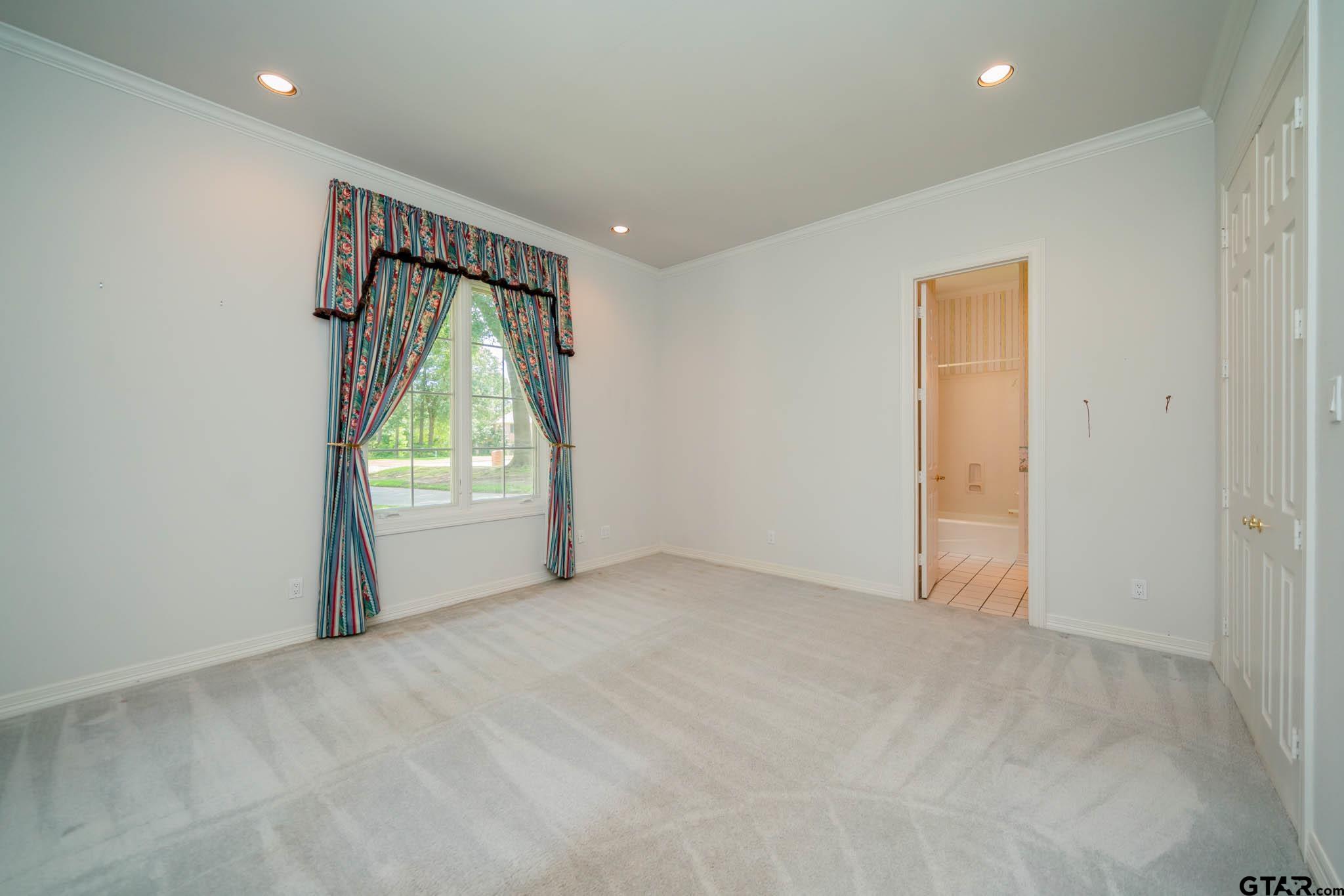 7 Summer Creek Way Longview, TX 75604 - Photo 32 of 48 an empty room with windows and entryway