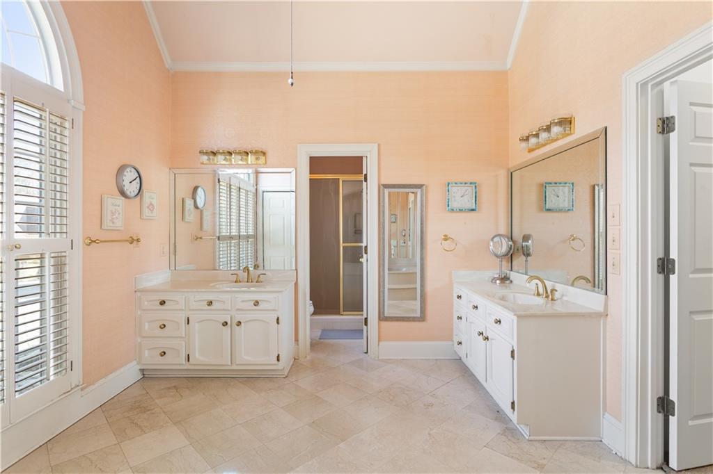 3910 Spalding Bluff Drive Peachtree Corners, GA 30092 - Photo 18 of 35 walk in closet with window