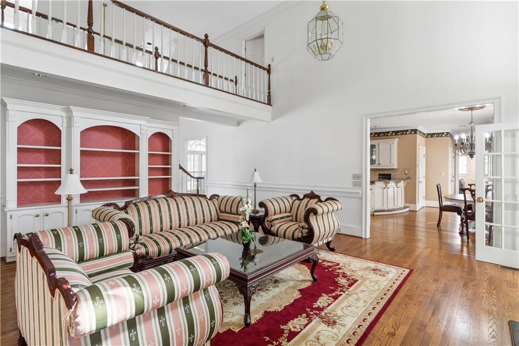 3910 Spalding Bluff Drive Peachtree Corners, GA 30092 - Photo 4 of 35 a living room with furniture