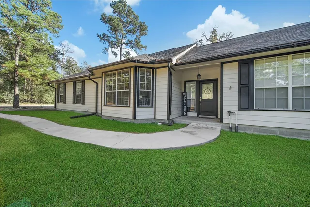 $2,200 | 4068 Highway 105, Navasota, TX 77868