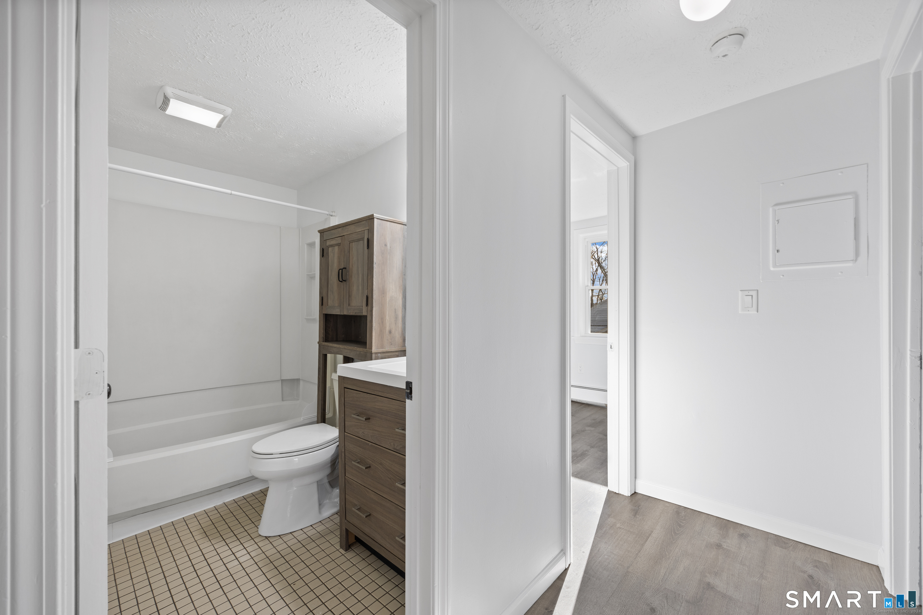 9 Guiel Place, Unit 3 Meriden, CT 06450 - Photo 7 of 17