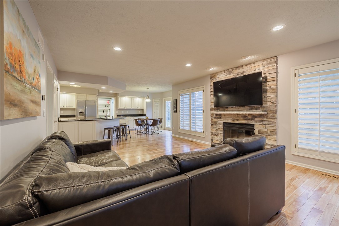 52 Valewood Run Perinton, NY 14526 - Photo 15 of 33 Family room