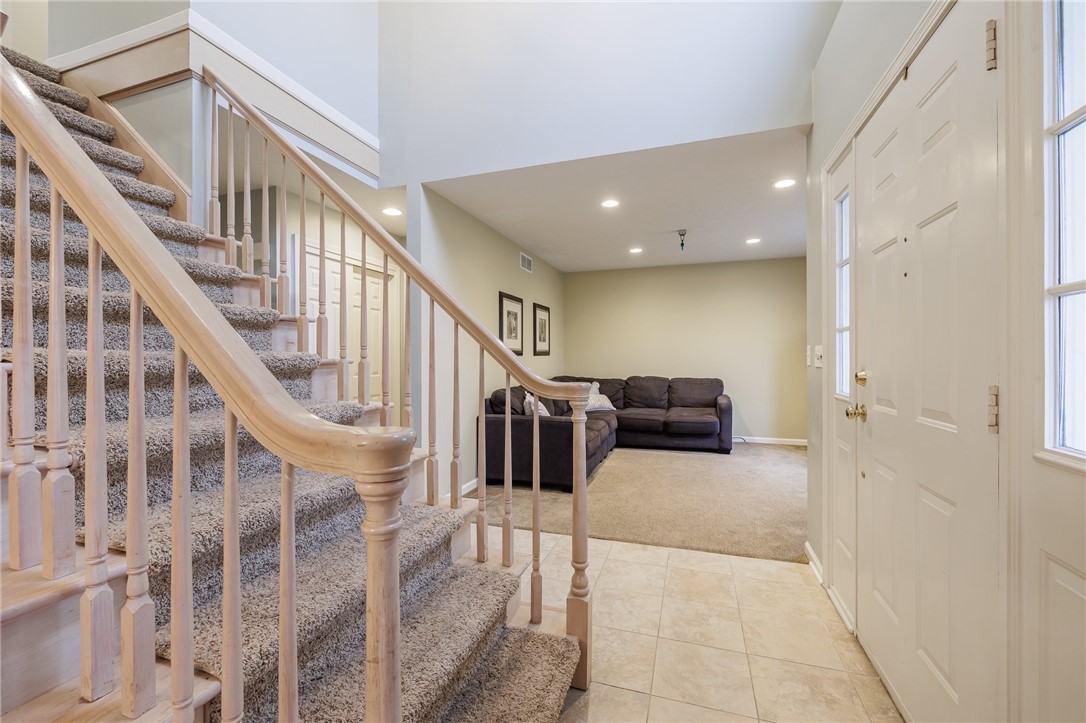 52 Valewood Run Perinton, NY 14526 - Photo 2 of 33