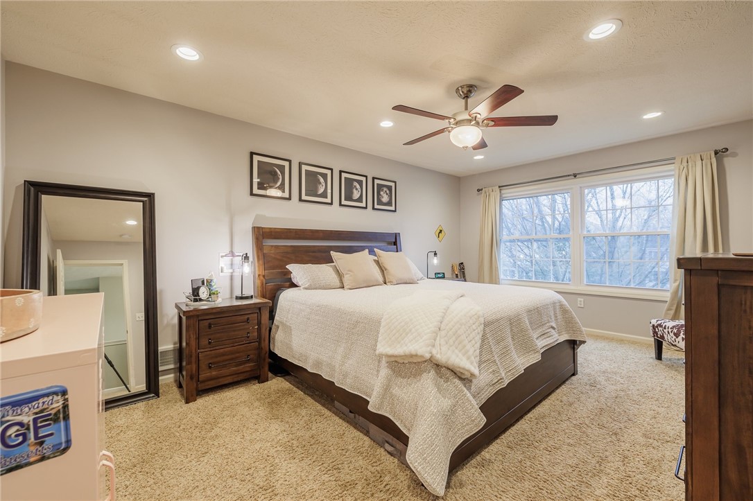 52 Valewood Run Perinton, NY 14526 - Photo 22 of 33 Owners suite