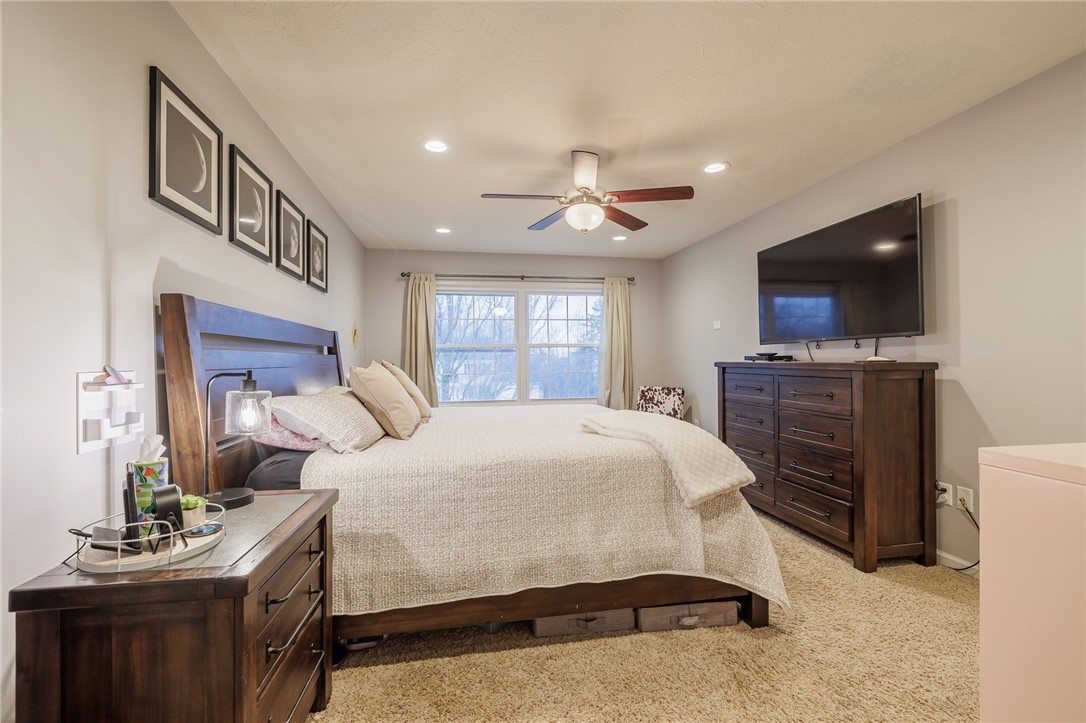 52 Valewood Run Perinton, NY 14526 - Photo 23 of 33 Owners suite