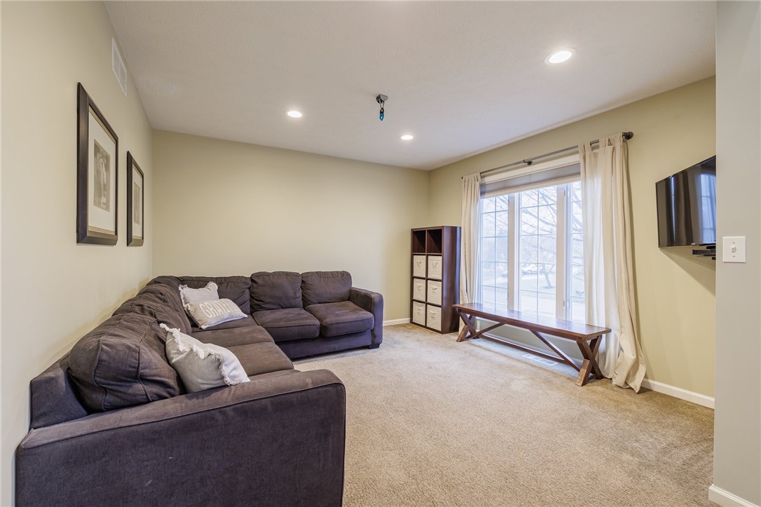 52 Valewood Run Perinton, NY 14526 - Photo 3 of 33 Living room