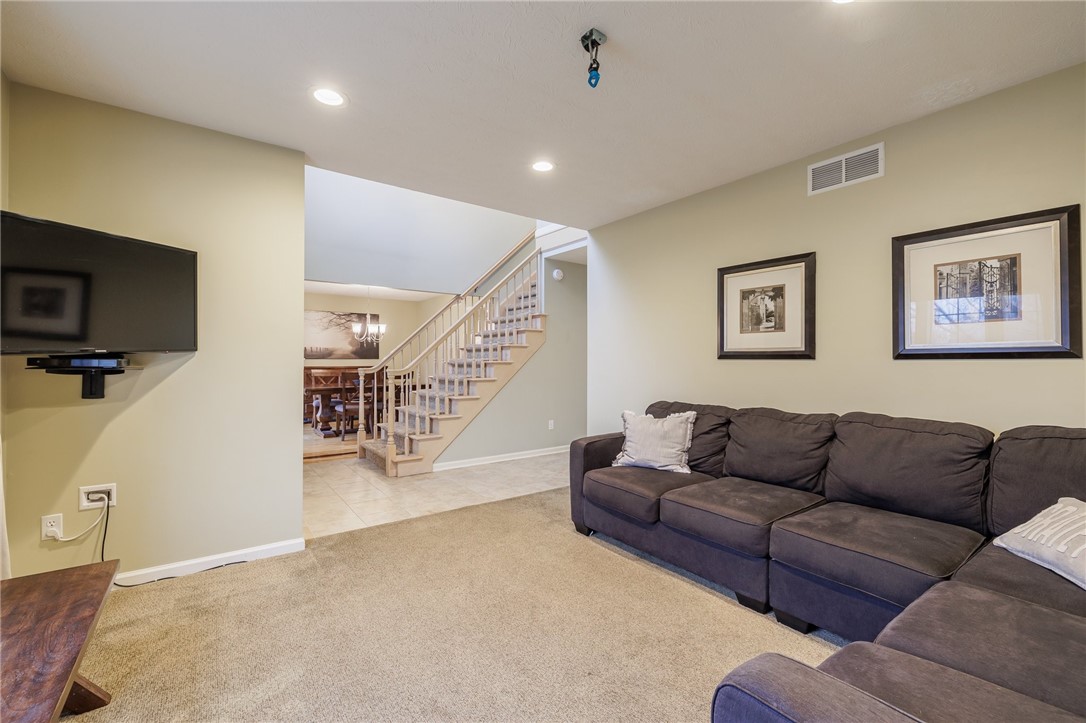 52 Valewood Run Perinton, NY 14526 - Photo 4 of 33 Living room