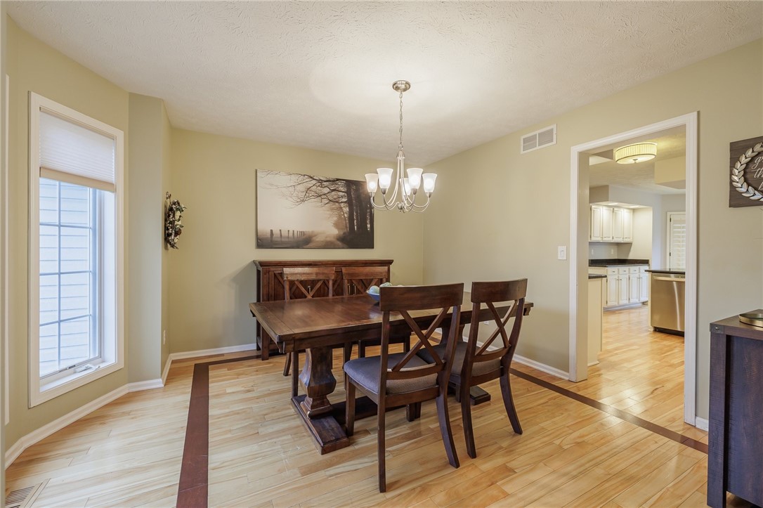 52 Valewood Run Perinton, NY 14526 - Photo 7 of 33 Dining room