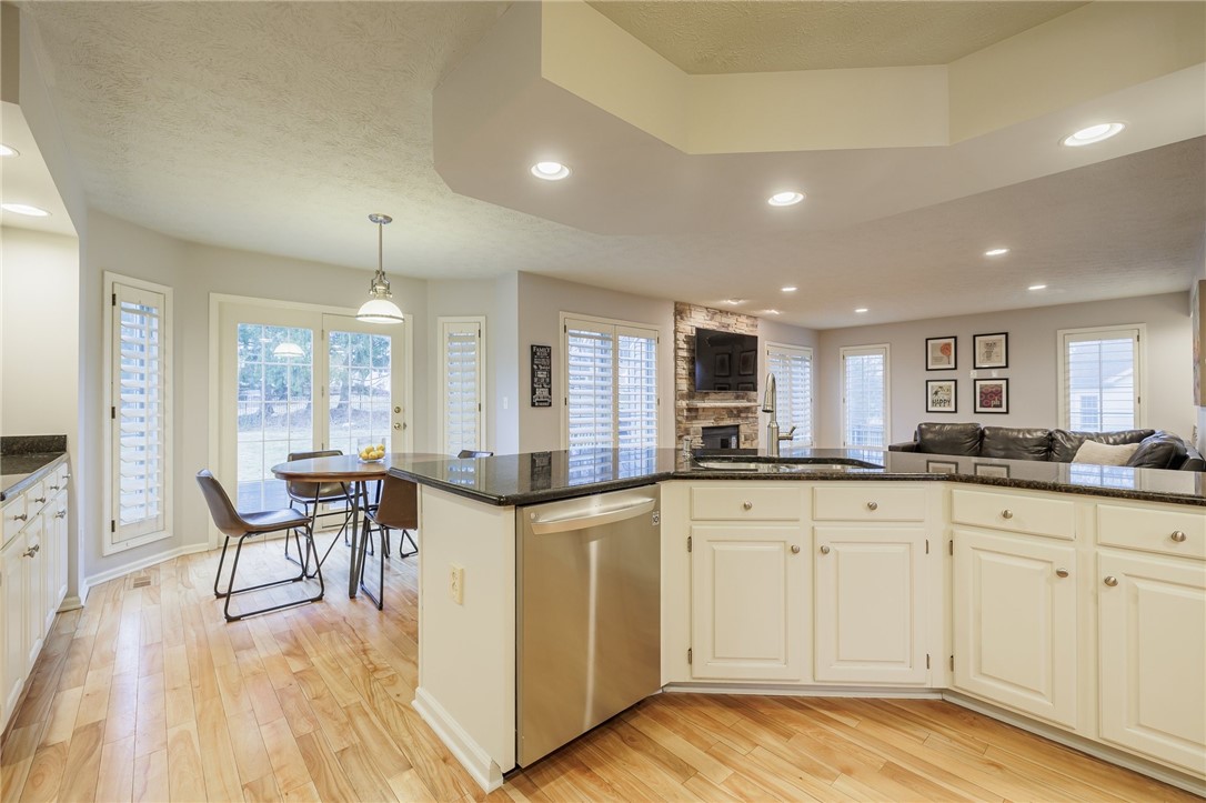 52 Valewood Run Perinton, NY 14526 - Photo 8 of 33 Kitchen