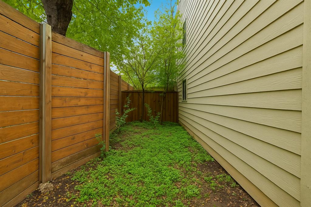 6646 East Lovers Lane, Unit 1201 Dallas, TX 75214 - Photo 23 of 24 a view of a backyard