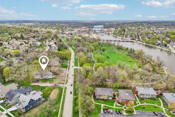 $999,900 | 885 Geneva Road, St. Charles, IL 60174