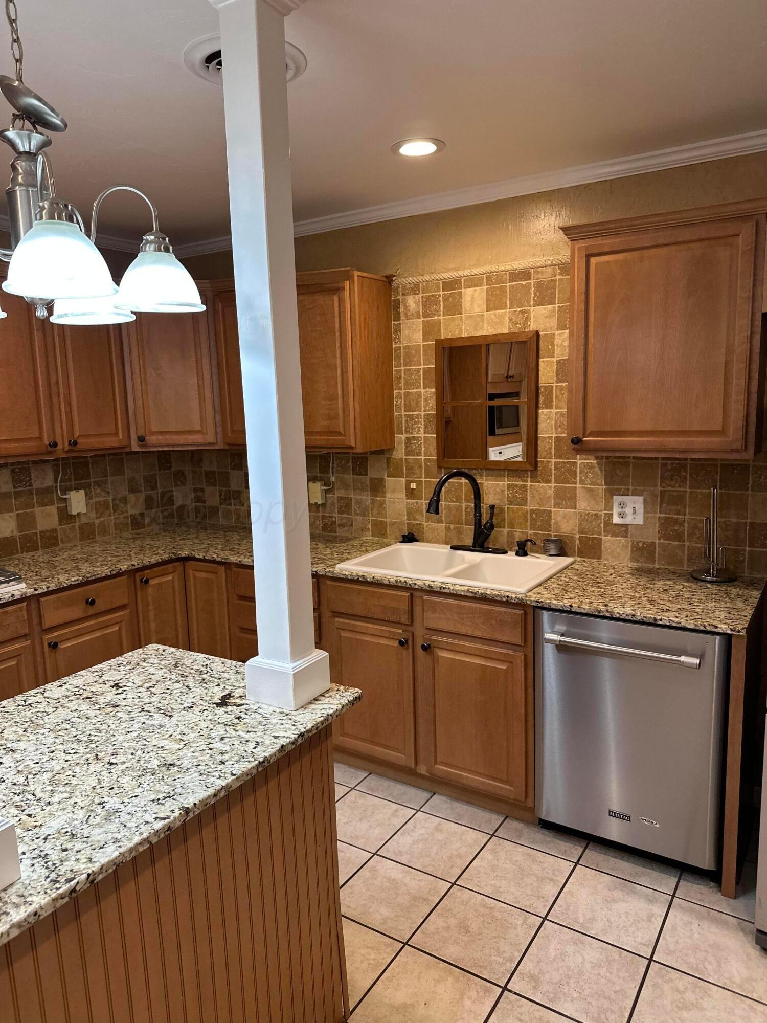 1505 Balin Road Borger, TX 79007 - Photo 9 of 31 79261269078__045CC037-6A17-48BB-B7D6-C4C