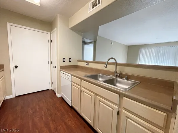 $1,290 | 555 East Silverado Ranch Boulevard, Unit 1150, Las Vegas, NV 89183