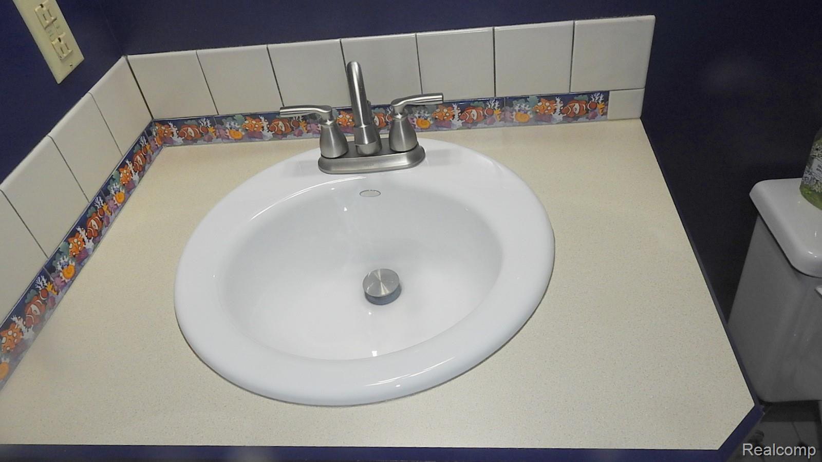 45754 Cider Mill Road Novi, MI 48374 - Photo 36 of 47 Customized ceramic in 2nd floor bath