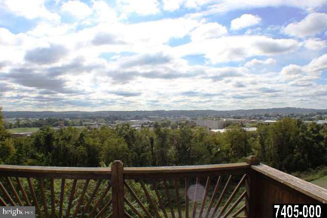 2287 North Point Drive York, PA 17406 - Photo 4 of 19