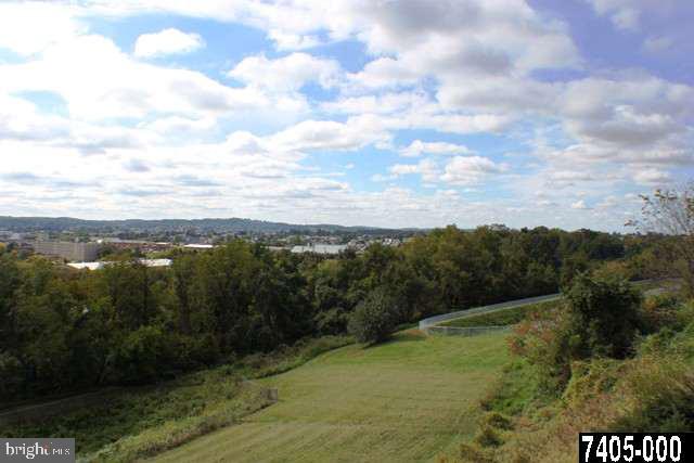 2287 North Point Drive York, PA 17406 - Photo 6 of 19