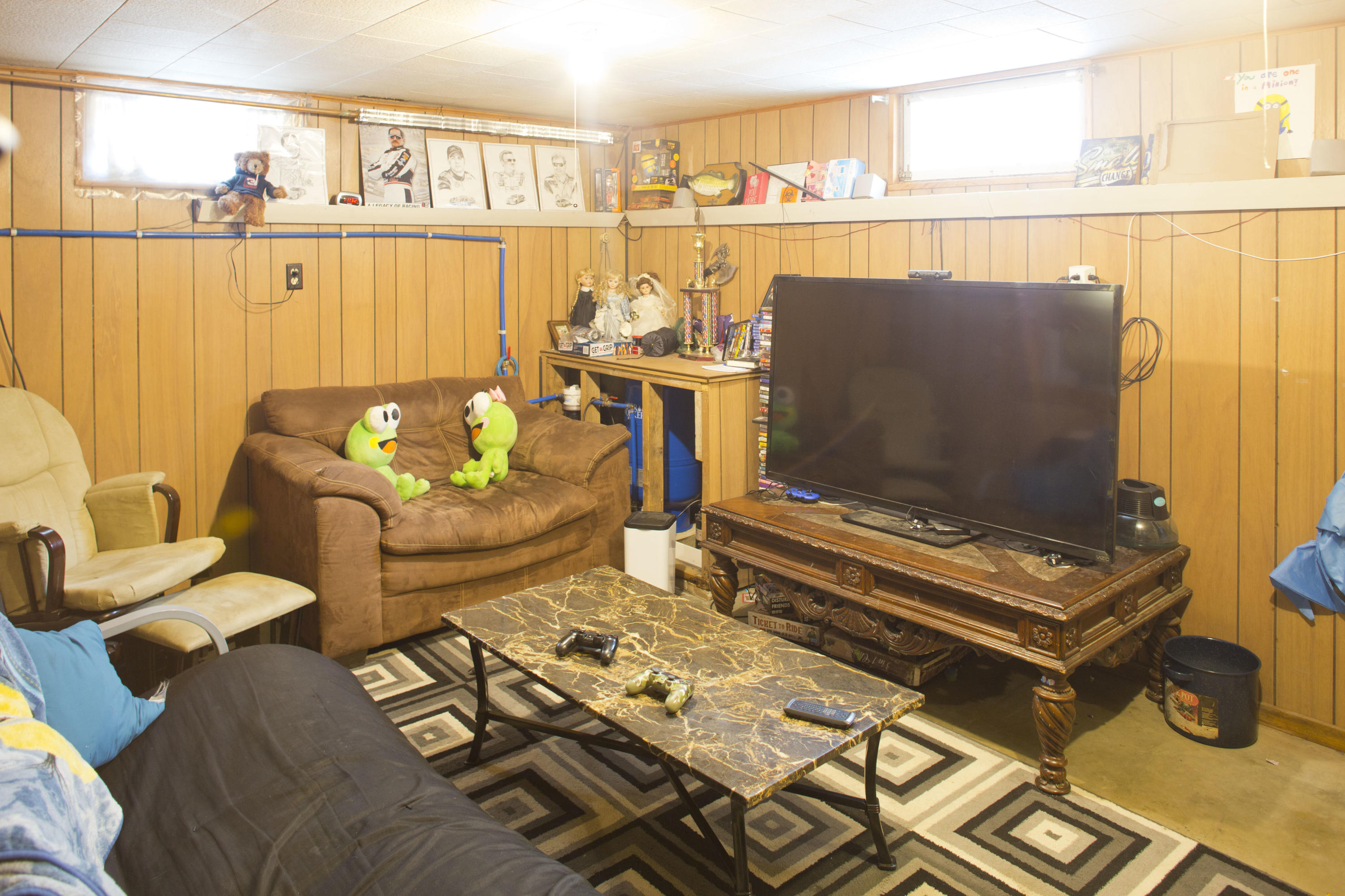 446 Lower Detroit Road Plymouth, ME 04969 - Photo 14 of 26 Family Room