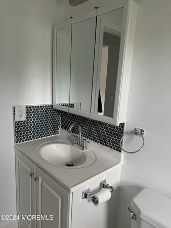 $2,500 | Undisclosed Address, Atlantic Highlands, NJ 07716
