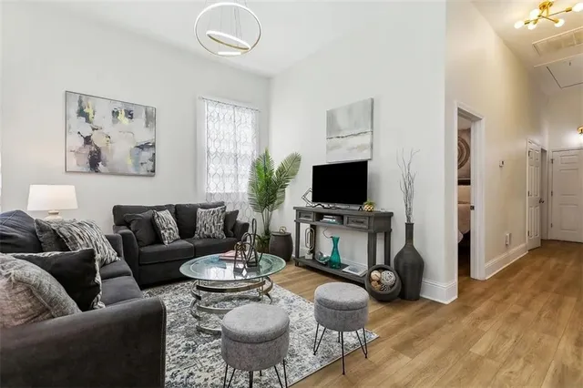 $2,200 | 1212 Columbus Street, New Orleans, LA 70116