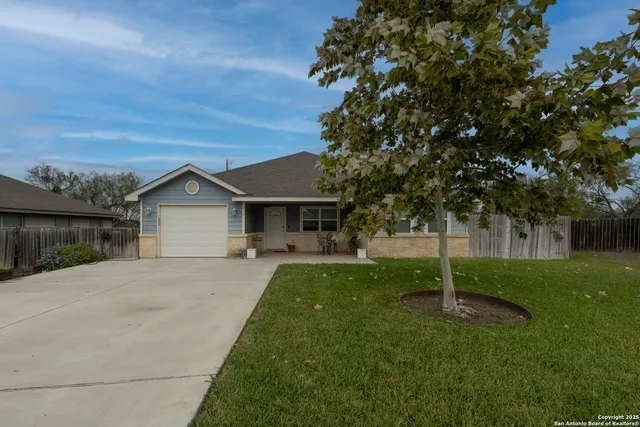 $294,300 | 533 Indian, Jourdanton, TX 78026