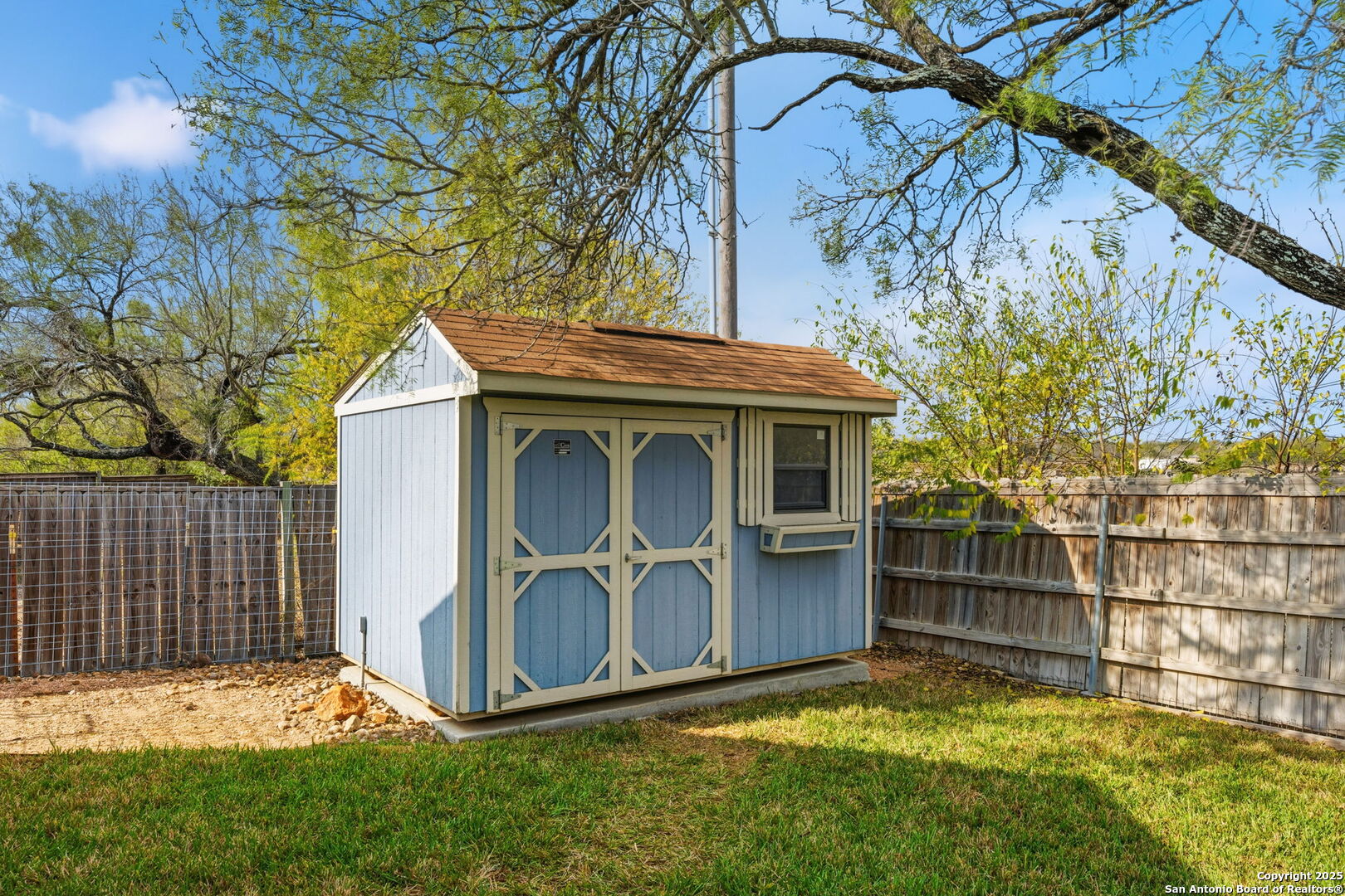 533 Indian Jourdanton, TX 78026 - Photo 24 of 27 a view of backyard with a barn and a large tree