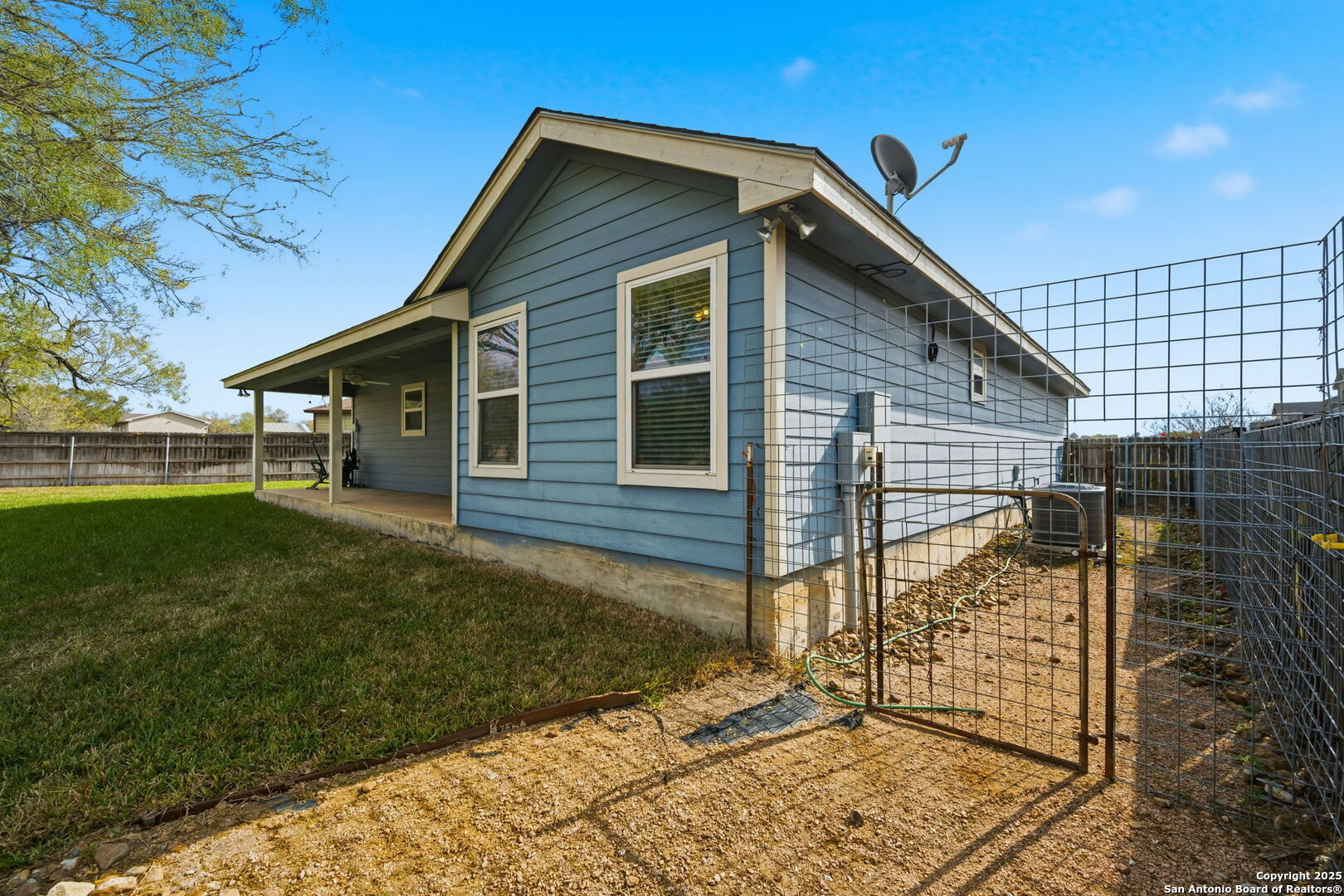 533 Indian Jourdanton, TX 78026 - Photo 25 of 27 a front view of a house with garden