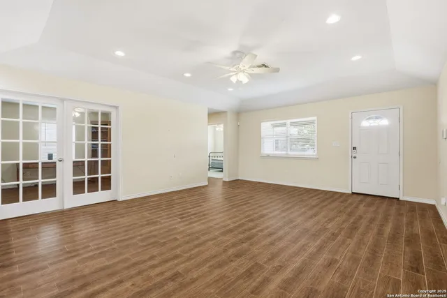 $294,300 | 533 Indian, Jourdanton, TX 78026