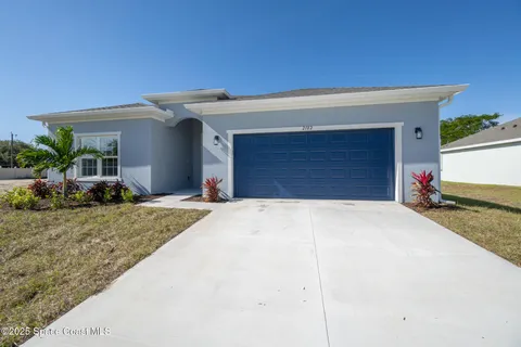 a view of a house with a garage