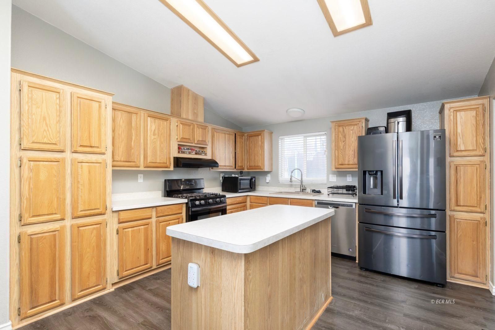 547 Cari Way Elko, NV 89801 - Photo 2 of 12