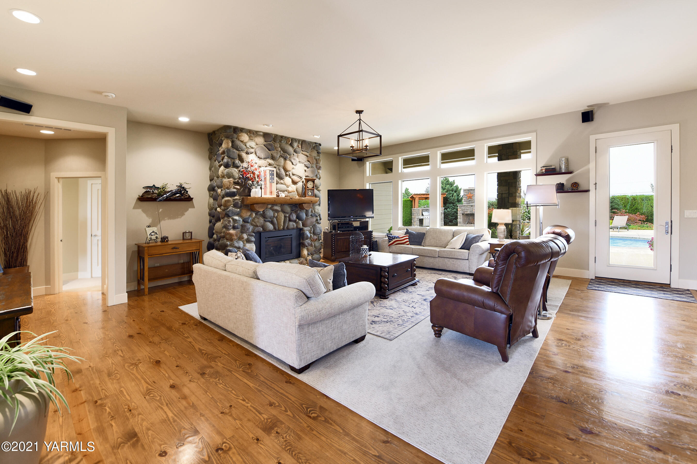 478 Pomona Heights Road Yakima, WA 98901 - Photo 15 of 60 a living room with furniture and a chandelier