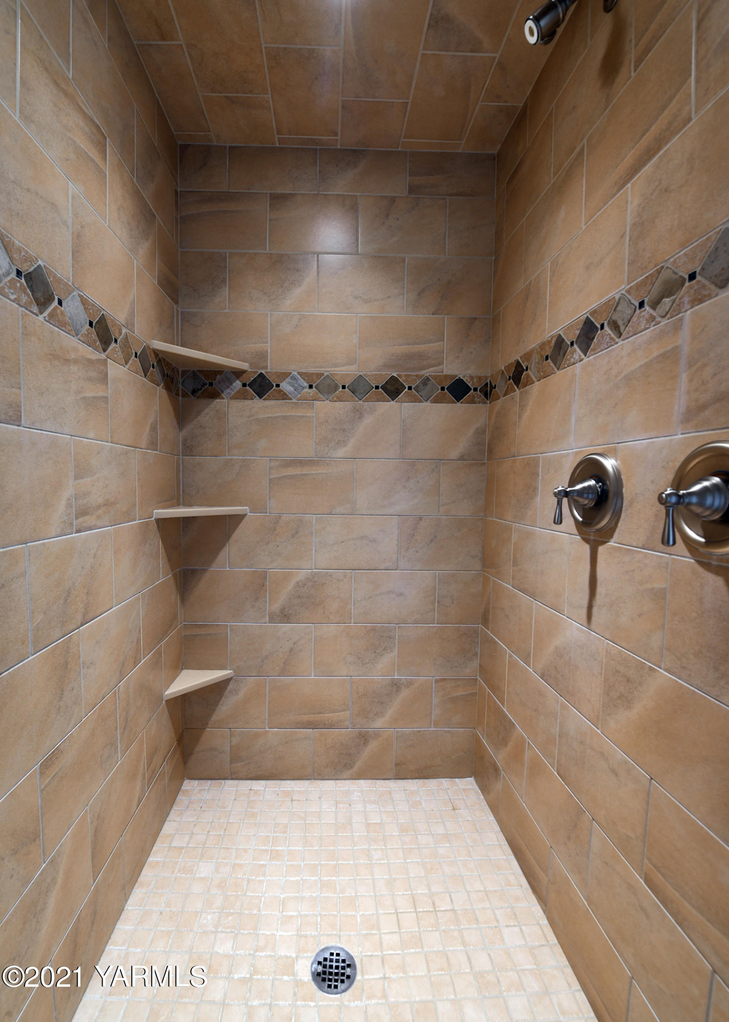 478 Pomona Heights Road Yakima, WA 98901 - Photo 24 of 60 a bathroom with a shower