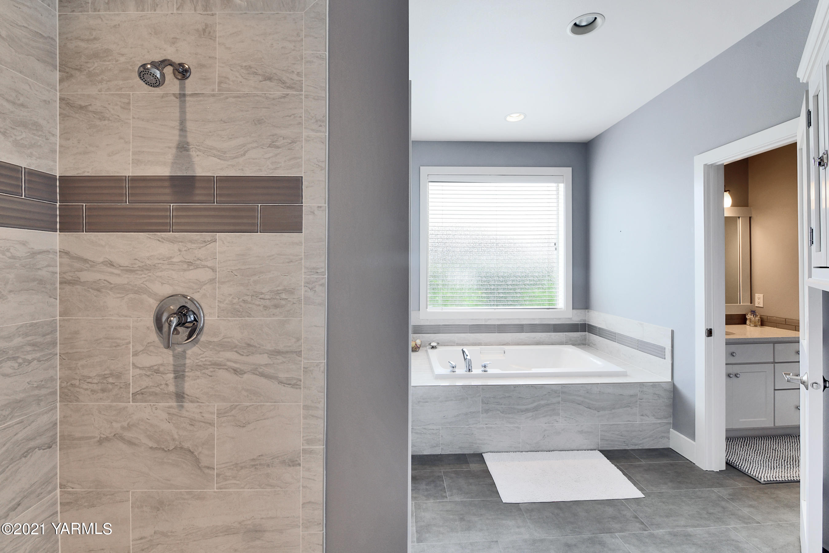 478 Pomona Heights Road Yakima, WA 98901 - Photo 30 of 60 8a Soaking Tub In Jack N Jill Bathroom